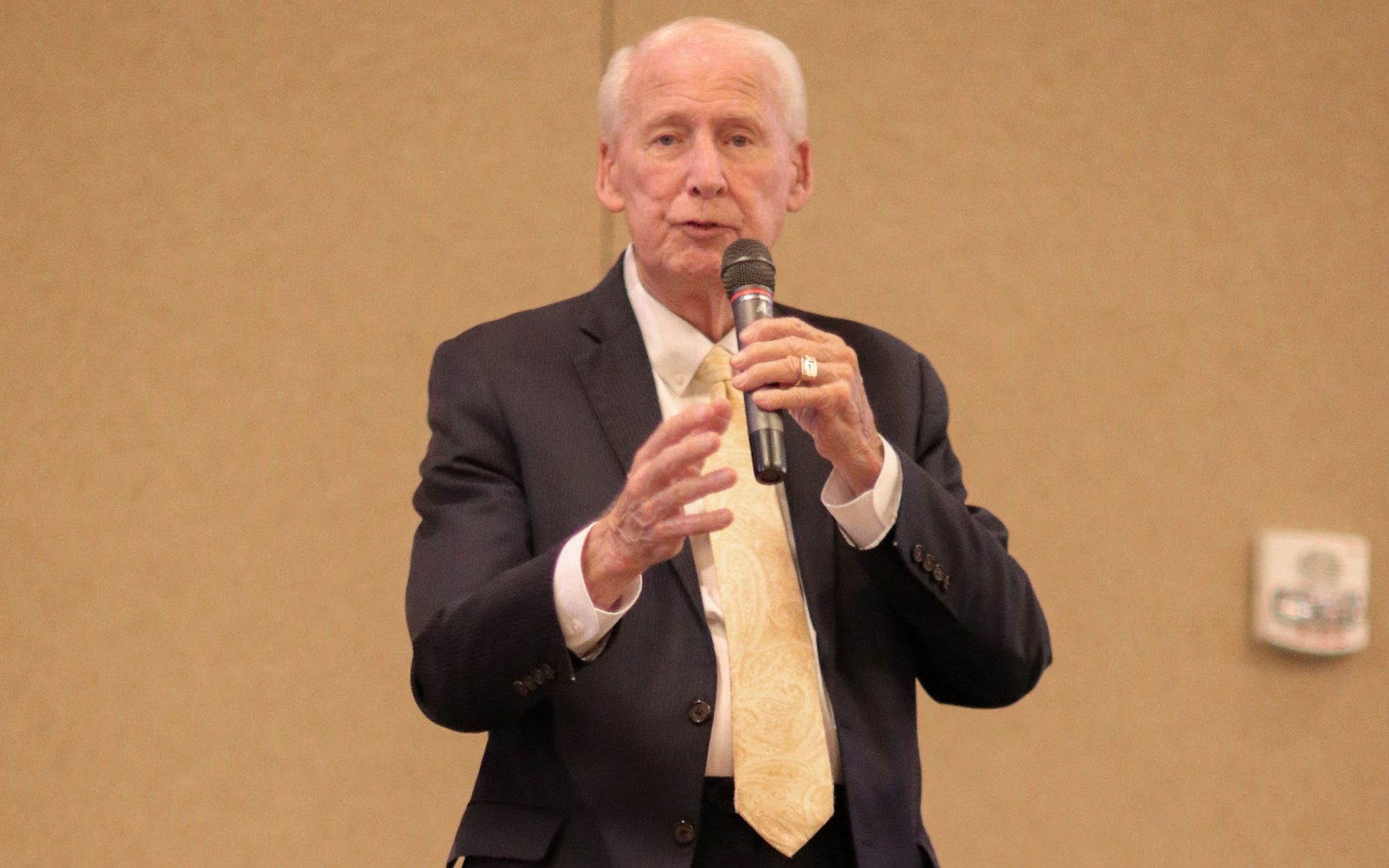 Bill Snyder | Keynote Speech on success and wellness at the Mind, Body & Heart Expo